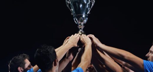 sportisti sa peharom u rukama